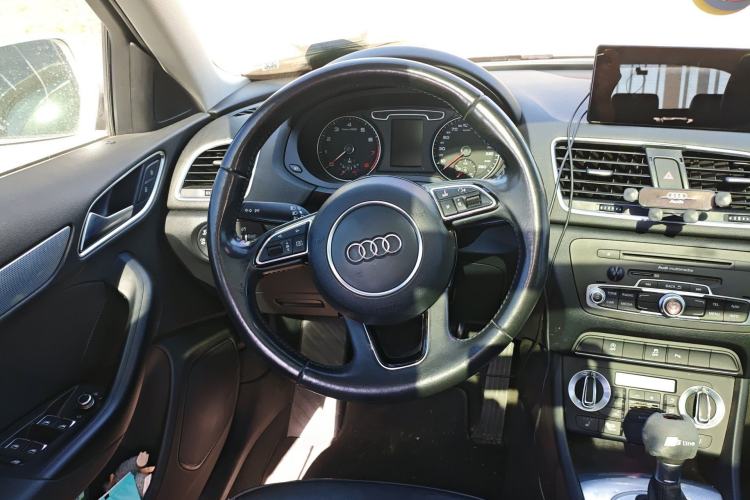 Used Audi Q3 2015 35 TFSI Comfort Model Steering Wheel
