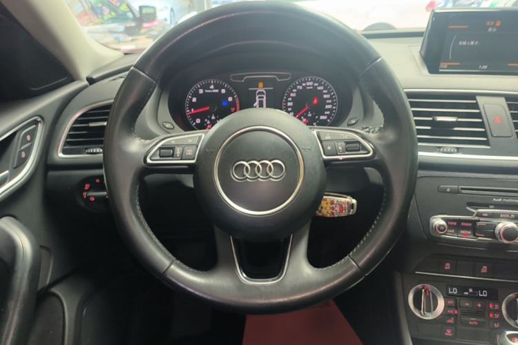 Used Audi Q3 2015 35 TFSI Ambition Edition Steering Wheel