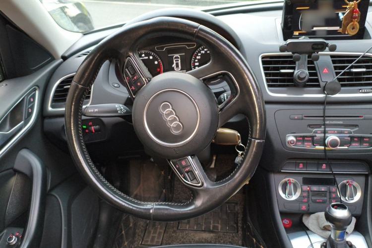 Used Audi Q3 2015 30 TFSI Comfort Model Steering Wheel