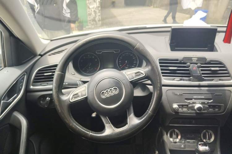 Used Audi Q3 2015 30 TFSI Comfort Model Steering Wheel