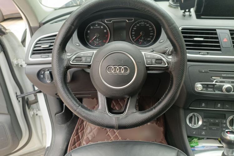 Used Audi Q3 2015 35 TFSI Comfort Model Steering Wheel