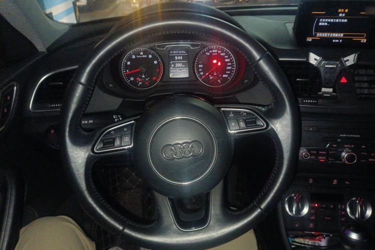 Used Audi Q3 2015 35 TFSI Comfort Model Steering Wheel