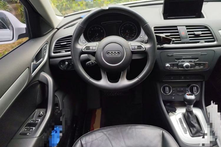 Used Audi Q3 2015 35 TFSI Comfort Model Steering Wheel