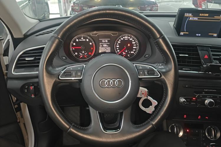 Used Audi Q3 2015 35 TFSI Comfort Model Steering Wheel