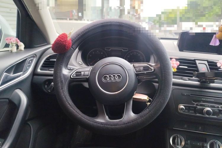 Used Audi Q3 2015 30 TFSI Comfort Model Steering Wheel