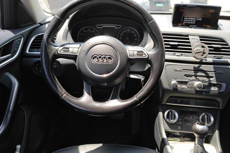 Used Audi Q3 2015 30 TFSI Ambition Edition Steering Wheel