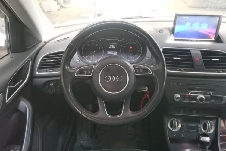 Used Audi Q3 2015 35 TFSI Comfort Model Steering Wheel