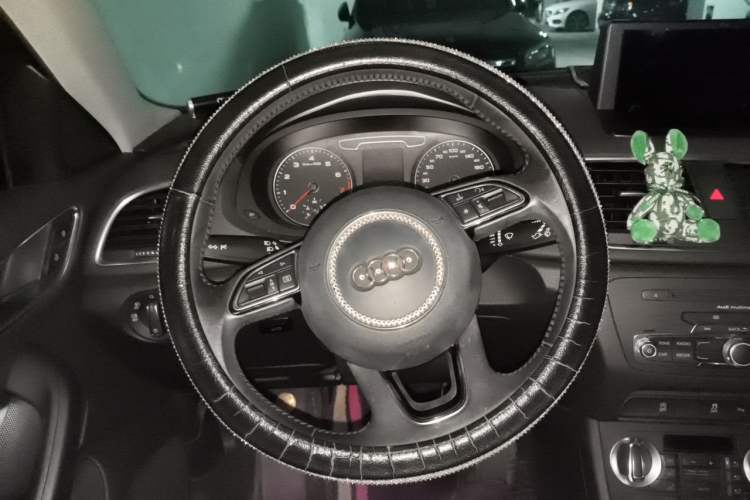 Used Audi Q3 2015 35 TFSI quattro Technology Edition Steering Wheel