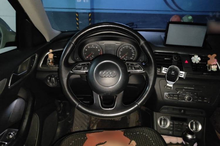 Used Audi Q3 2015 30 TFSI Comfort Model Steering Wheel