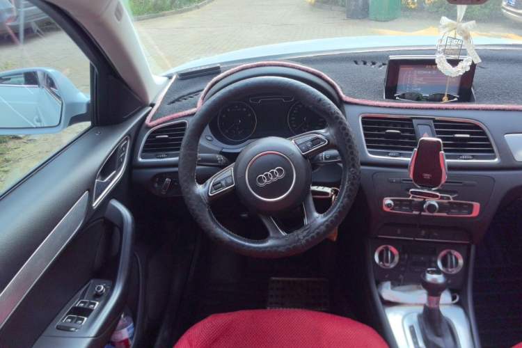 Used Audi Q3 2015 35 TFSI Ambition Edition Steering Wheel