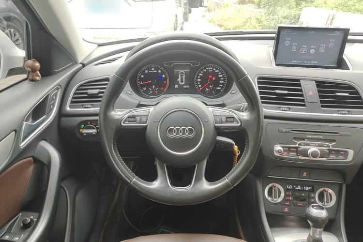 Used Audi Q3 2015 35 TFSI Ambition Edition Steering Wheel