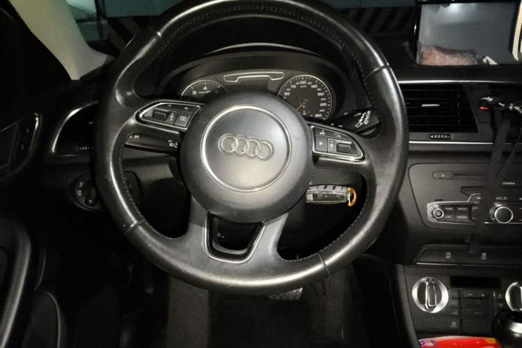 Used Audi Q3 2015 35 TFSI Ambition Edition Steering Wheel