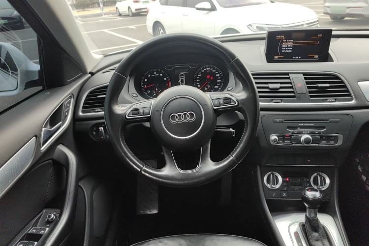 Used Audi Q3 2015 35 TFSI Comfort Model Steering Wheel