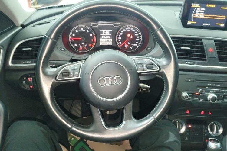 Used Audi Q3 2015 35 TFSI Comfort Model Steering Wheel