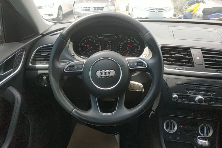 Used Audi Q3 2015 35 TFSI Comfort Model Steering Wheel