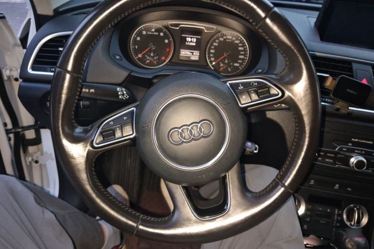 Used Audi Q3 2015 35 TFSI Comfort Model Steering Wheel