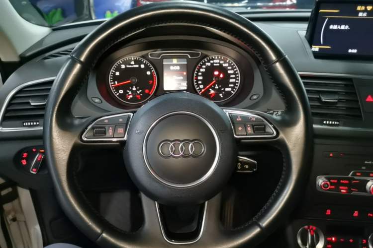 Used Audi Q3 2015 35 TFSI quattro Technology Edition Steering Wheel