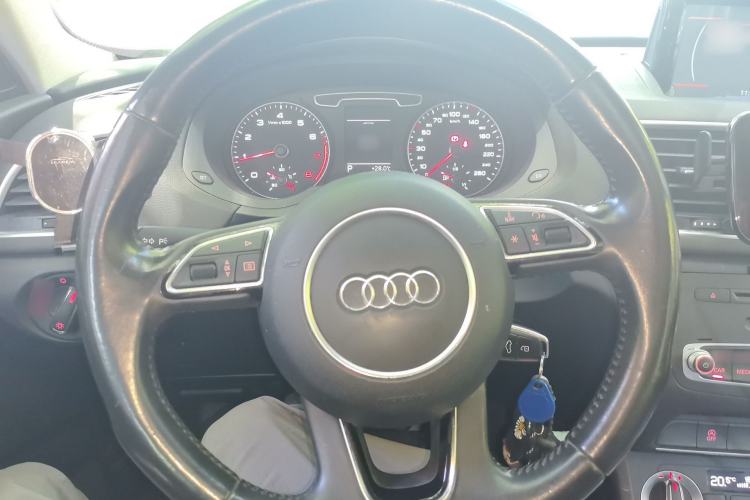 Used Audi Q3 2015 35 TFSI Comfort Model Steering Wheel