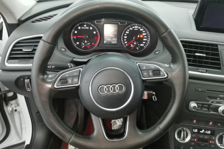 Used Audi Q3 2015 35 TFSI Ambition Edition Steering Wheel