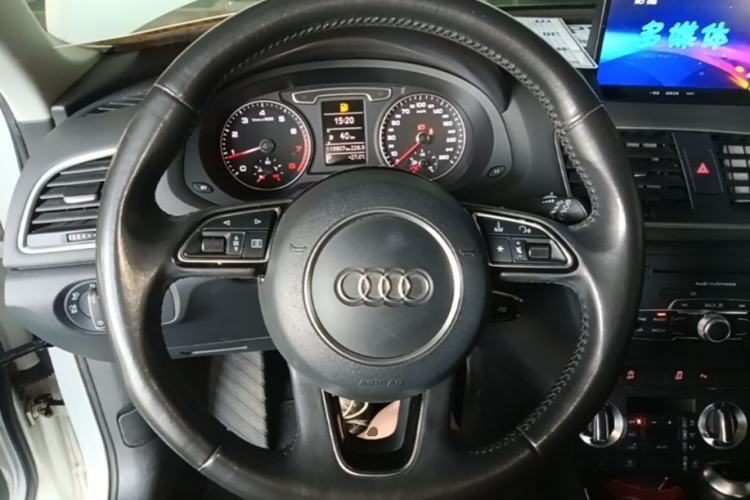 Used Audi Q3 2015 35 TFSI Comfort Model Steering Wheel