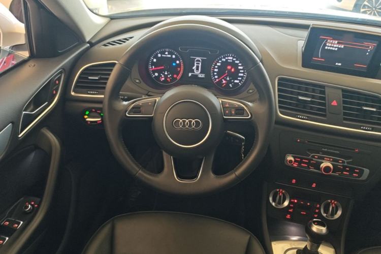 Used Audi Q3 2015 30 TFSI Comfort Model Steering Wheel