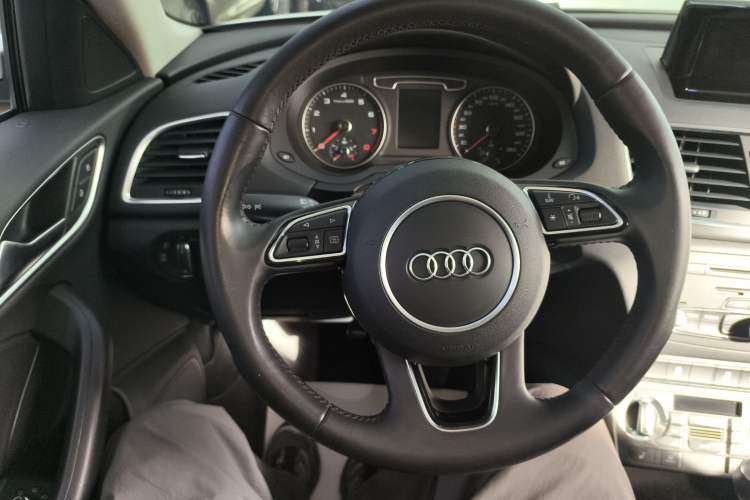 Used Audi Q3 2015 35 TFSI quattro Millionth Anniversary Edition Steering Wheel