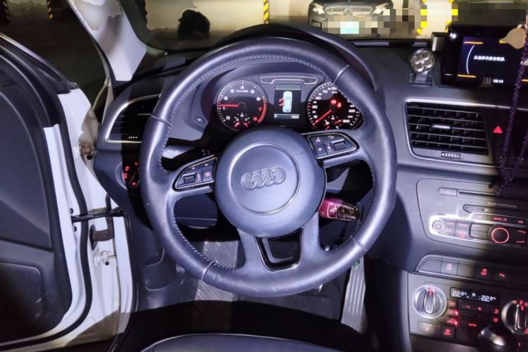 Used Audi Q3 2015 35 TFSI quattro Technology Edition Steering Wheel
