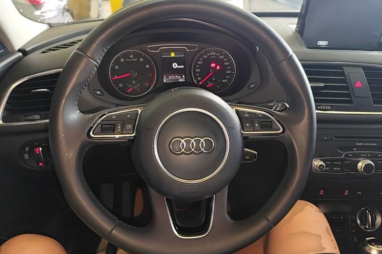 Used Audi Q3 2015 35 TFSI quattro Technology Edition Steering Wheel