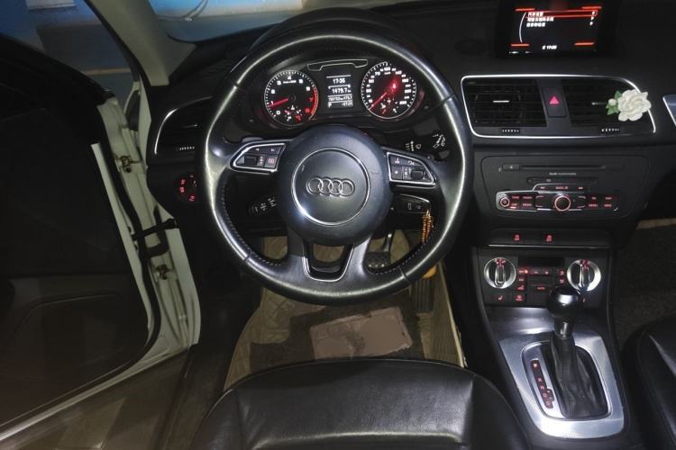 Used Audi Q3 2015 35 TFSI Ambition Edition Steering Wheel