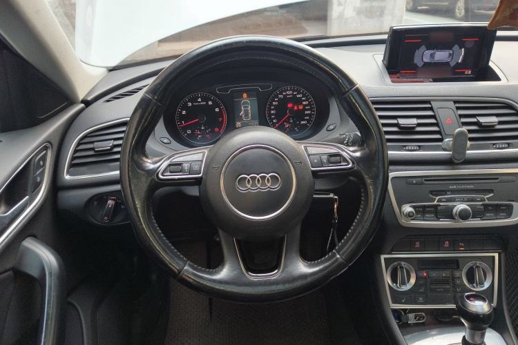 Used Audi Q3 2015 35 TFSI Comfort Model Steering Wheel