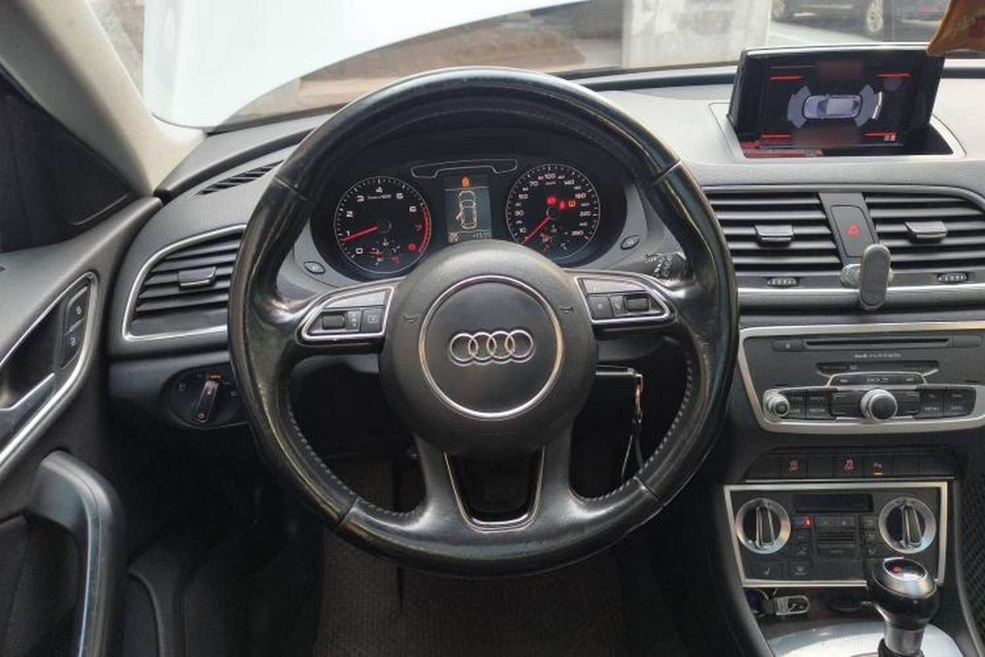 Used Audi Q3 2015 35 TFSI Comfort Model Steering Wheel