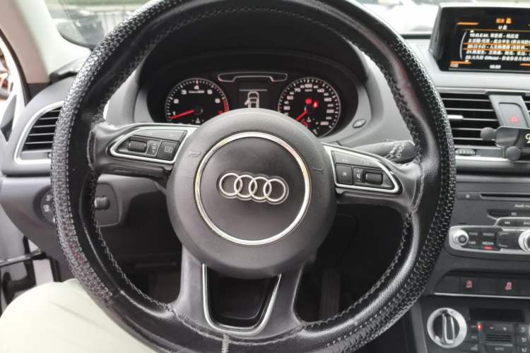 Used Audi Q3 2015 30 TFSI Comfort Model Steering Wheel