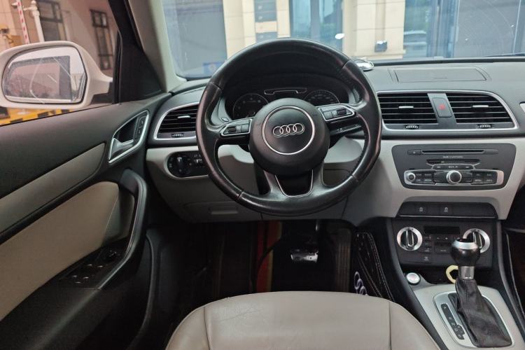 Used Audi Q3 2015 35 TFSI Ambition Edition Steering Wheel