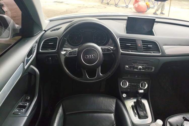 Used Audi Q3 2015 35 TFSI Comfort Model Steering Wheel