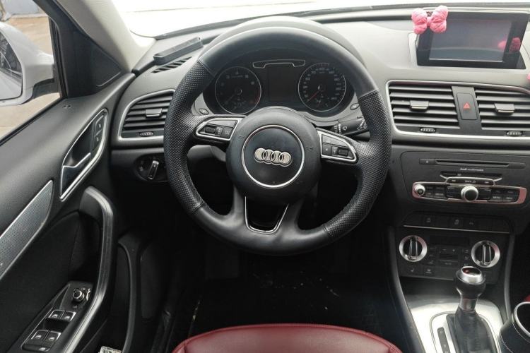 Used Audi Q3 2015 35 TFSI Comfort Model Steering Wheel