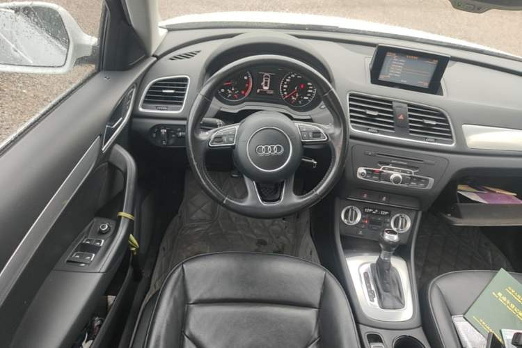 Used Audi Q3 2015 30 TFSI Comfort Model Steering Wheel