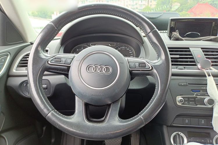 Used Audi Q3 2015 35 TFSI Comfort Model Steering Wheel
