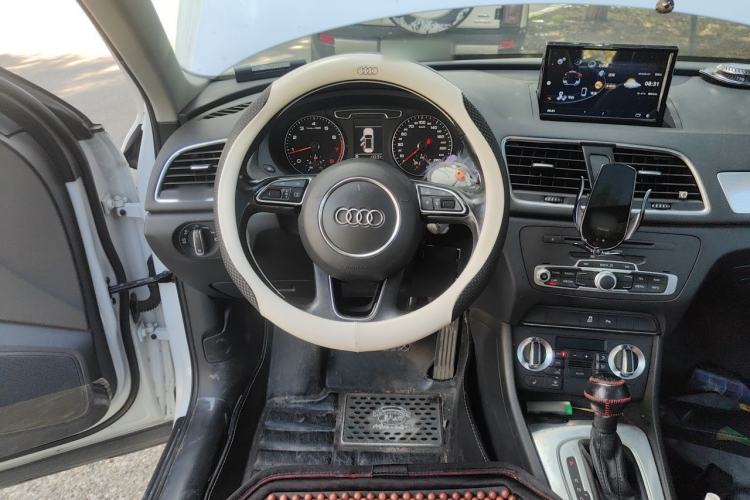 Used Audi Q3 2015 35 TFSI Comfort Model Steering Wheel