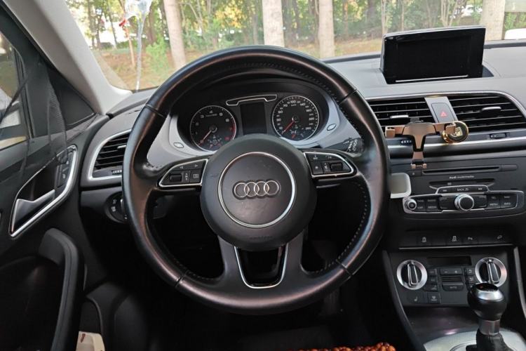 Used Audi Q3 2015 35 TFSI quattro Technology Edition Steering Wheel