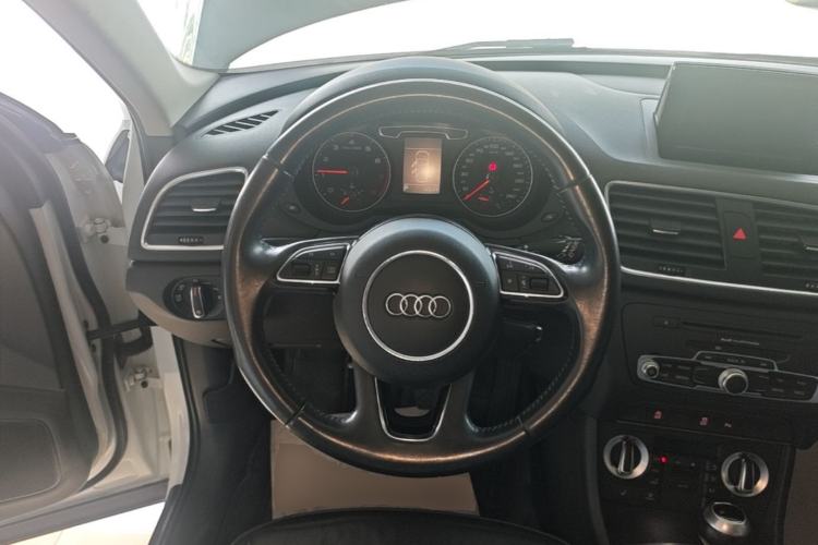 Used Audi Q3 2015 35 TFSI Comfort Model Steering Wheel