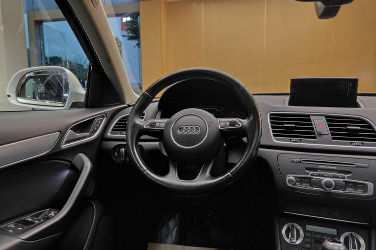 Used Audi Q3 2015 35 TFSI Millionth Anniversary Comfort Model Steering Wheel