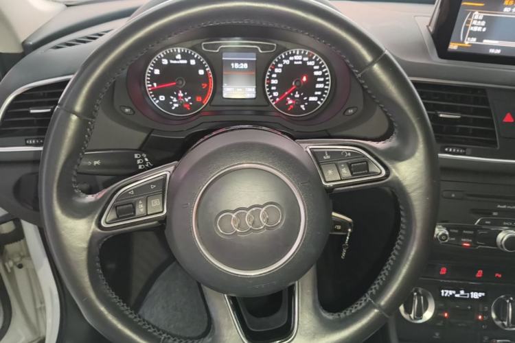 Used Audi Q3 2015 35 TFSI Ambition Edition Steering Wheel