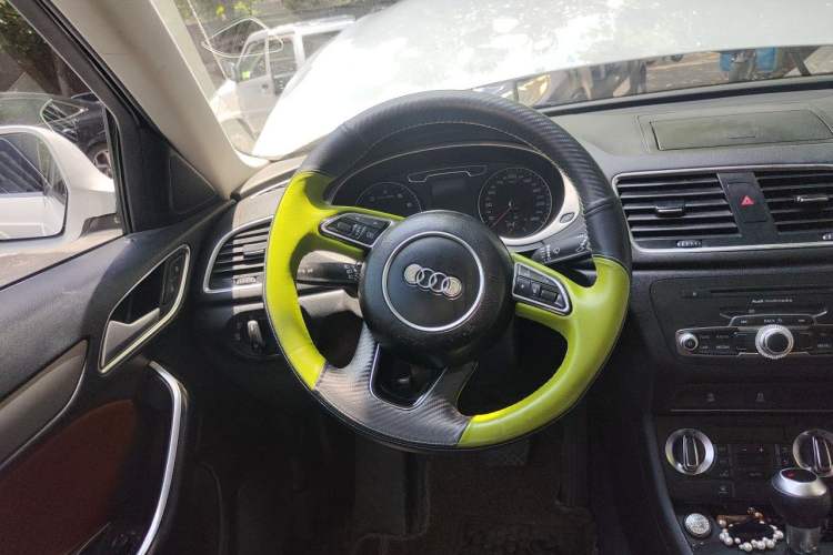 Used Audi Q3 2015 30 TFSI Comfort Model Steering Wheel