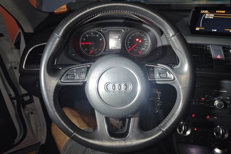 Used Audi Q3 2015 35 TFSI Comfort Model Steering Wheel