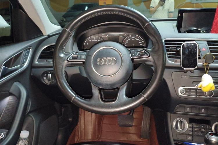 Used Audi Q3 2015 30 TFSI Comfort Model Steering Wheel