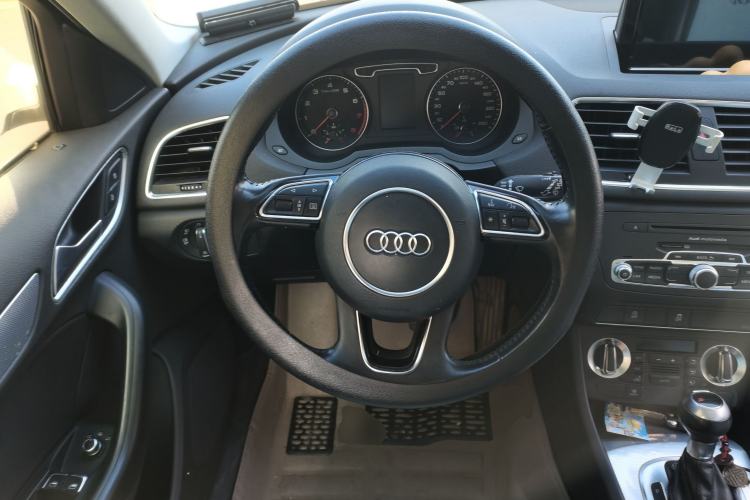 Used Audi Q3 2015 30 TFSI Comfort Model Steering Wheel