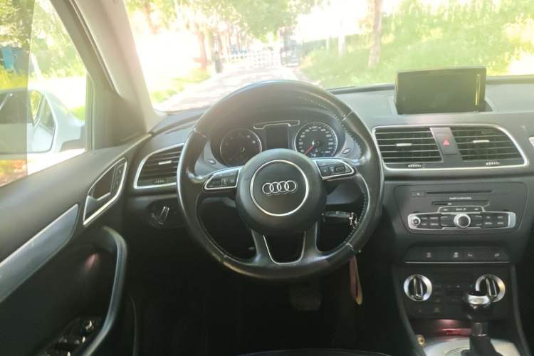 Used Audi Q3 2015 35 TFSI quattro Technology Edition Steering Wheel