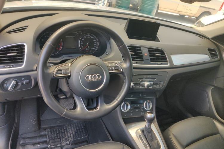 Used Audi Q3 2015 35 TFSI Comfort Model Steering Wheel