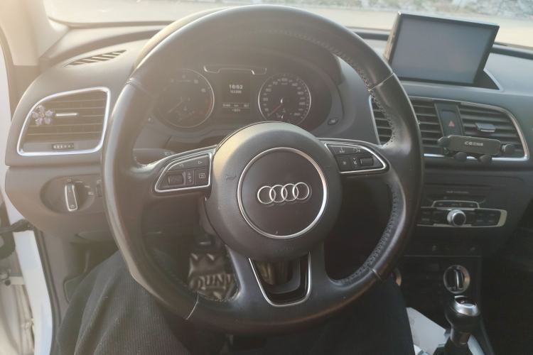 Used Audi Q3 2015 35 TFSI quattro Comfort model Steering Wheel