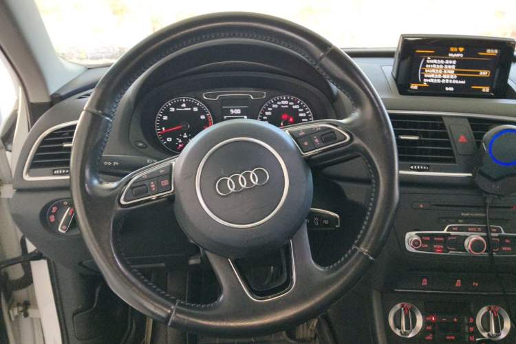 Used Audi Q3 2015 35 TFSI Comfort Model Steering Wheel